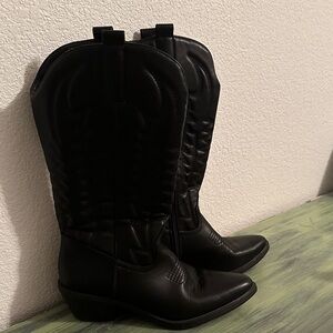 Elegant Black Heeled western Boots for Women